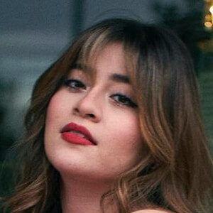Kim Muñoz Headshot 9 of 10