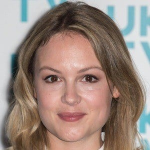 Kimberley Nixon Headshot 6 of 7