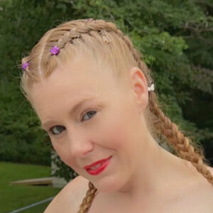 kimswallowsofficial Headshot 3 of 6