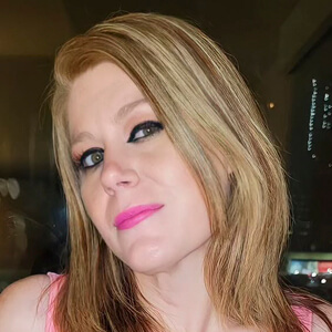 kimswallowsofficial Headshot 4 of 6