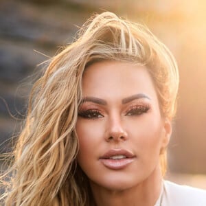 Kindly Myers Headshot 17 of 17