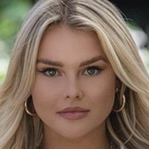 Kinsey Wolanski Headshot 7 of 10