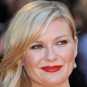 Kirsten Dunst at age 32