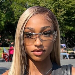 klovoxo Headshot 2 of 5