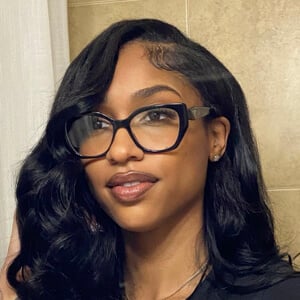 klovoxo Headshot 3 of 5