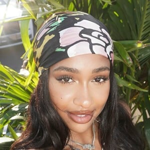 klovoxo Headshot 4 of 5