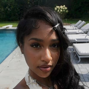 klovoxo Headshot 5 of 5