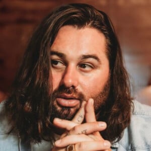 Koe Wetzel Headshot 2 of 3