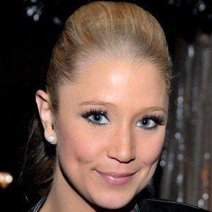 Kristen Renton - Bio, Family, Trivia | Famous Birthdays