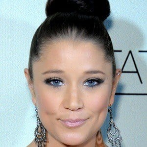 Kristen Renton - Bio, Family, Trivia | Famous Birthdays