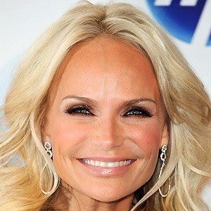 Kristin Chenoweth Headshot 6 of 10