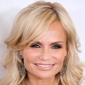 Kristin Chenoweth Headshot 7 of 10