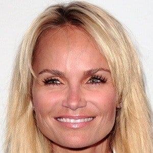 Kristin Chenoweth Headshot 9 of 10