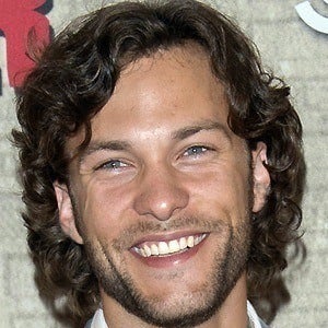 Kyle Schmid - Bio, Family, Trivia | Famous Birthdays