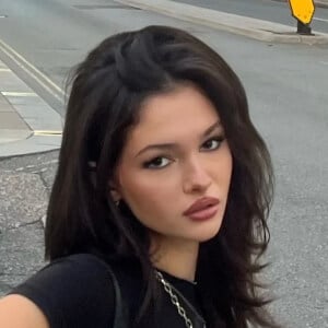 Kynzie Naquin Headshot 2 of 5