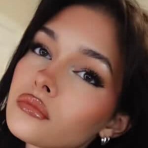 Kynzie Naquin Headshot 3 of 5