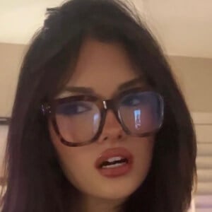 Kynzie Naquin Headshot 5 of 5