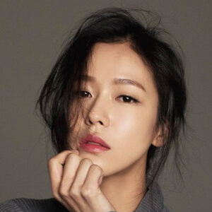 Kyung Soo-jin Headshot 2 of 6