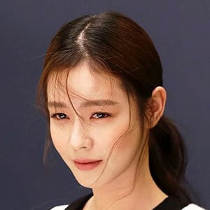Kyung Soo-jin Headshot 3 of 6