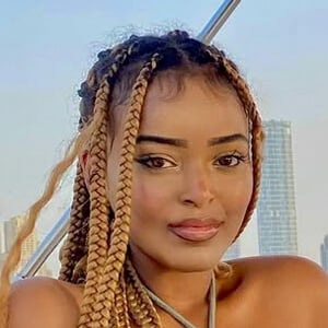 l33hana Headshot 5 of 6