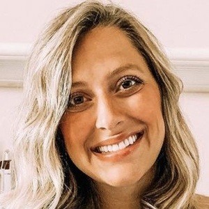 Lainey Ostrom Headshot 7 of 10