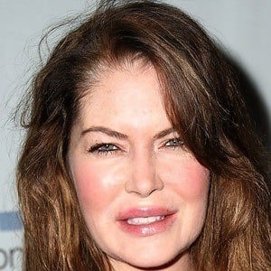 Lara Flynn Boyle - Bio, Family, Trivia | Famous Birthdays