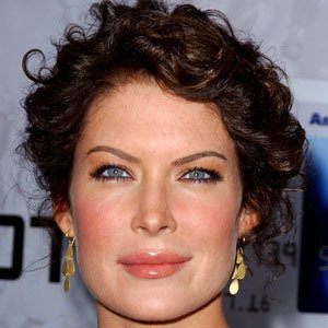 Lara Flynn Boyle Headshot 3 of 5