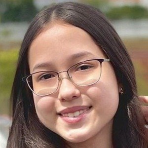 Lari Gamer Headshot 7 of 10