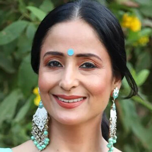 Lataa Saberwal Headshot 2 of 5