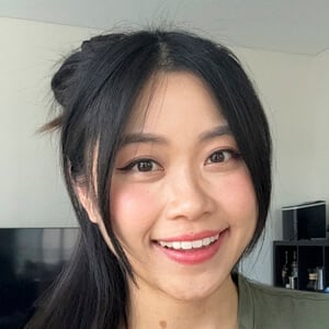 Late Night Anna Headshot 2 of 6