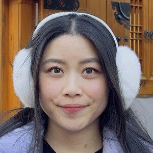 Late Night Anna Headshot 4 of 6