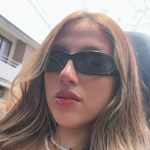 Laura Aldana Headshot 5 of 6