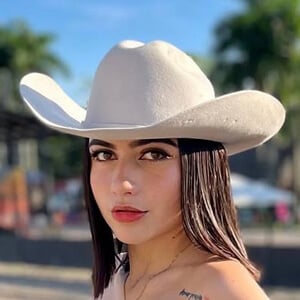 Laura Herrera Headshot 2 of 6