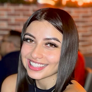 Laura Herrera Headshot 5 of 6