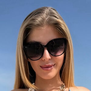 Laura Medina Headshot 5 of 6