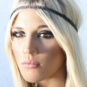 Laura Wilde Headshot 4 of 10