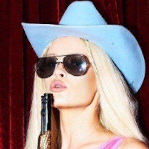 Lauren Bennett Headshot 2 of 10