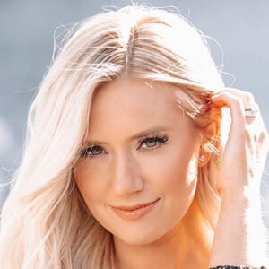 Lauren Burnham Headshot 2 of 7