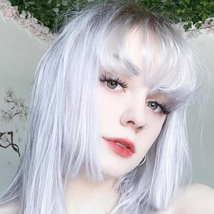 lauren_dragneel Headshot 2 of 7