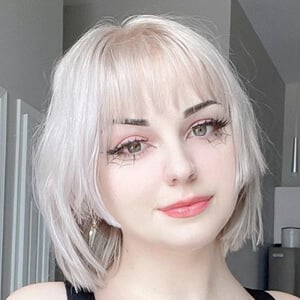lauren_dragneel Headshot 3 of 7