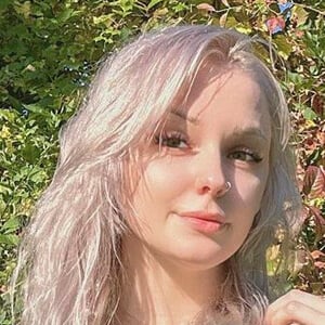 lauren_dragneel Headshot 5 of 7