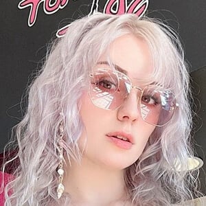 lauren_dragneel Headshot 6 of 7
