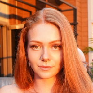 Lauren Elizabeth Headshot 3 of 6