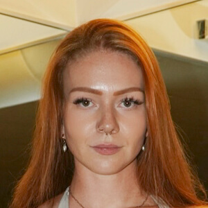 Lauren Elizabeth Headshot 4 of 6