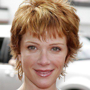 Lauren Holly Headshot 7 of 10