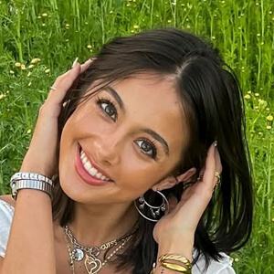 Lauren Huther Headshot 4 of 5