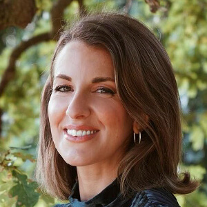 Lauren McDermott Headshot 6 of 7