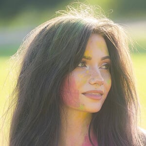 Lauren Riley Headshot 2 of 4