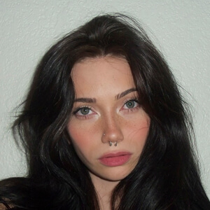 Lauren Riley Headshot 3 of 4