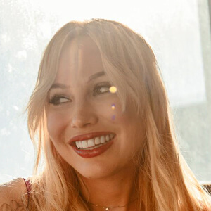 Lauren Rosas Headshot 4 of 8